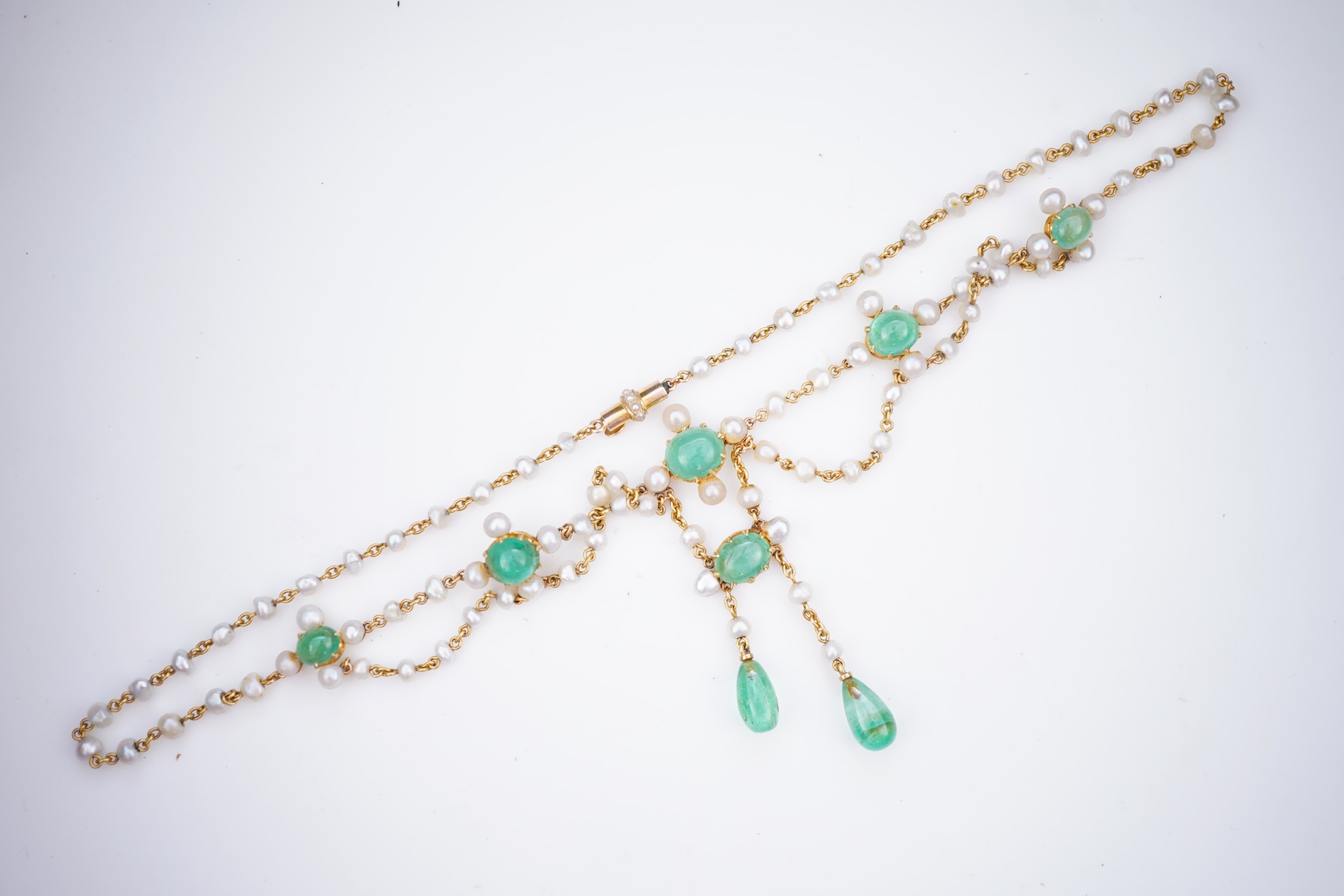 An Edwardian emerald and pearl necklace, early 20th century